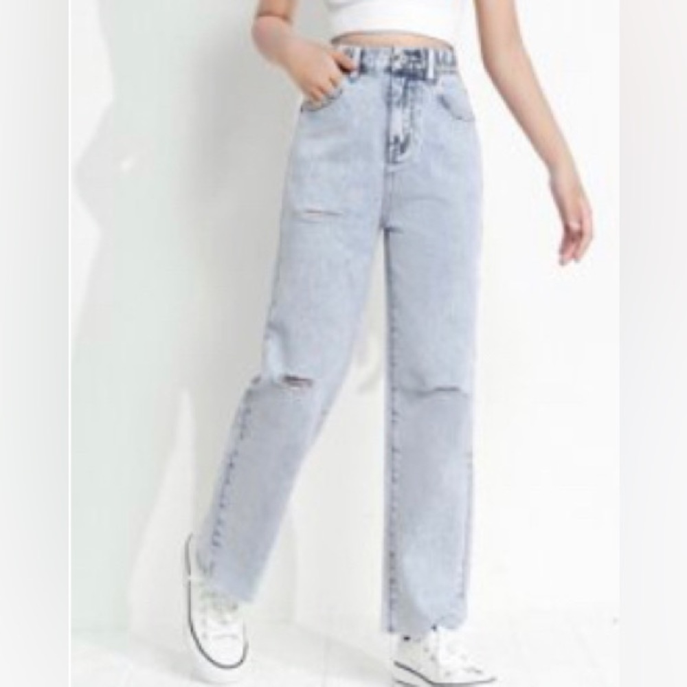XS Light Wash Straight Leg Ripped Raw Hem Jeans